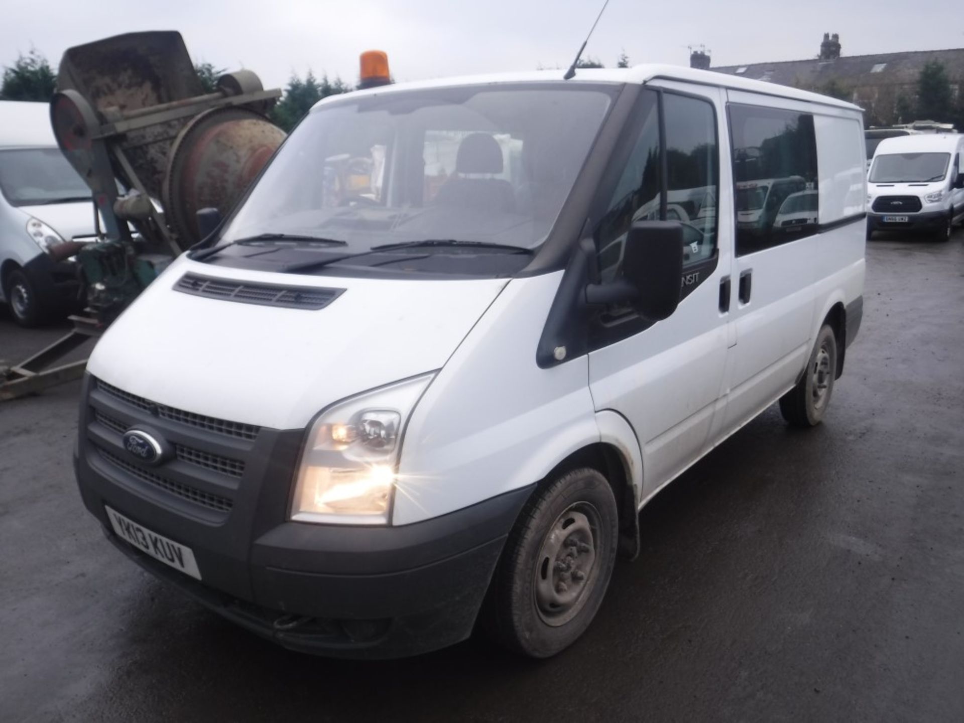 13 reg FORD TRANSIT 100 T280 FWD D/CAB 6 SEATS, 1ST REG 04/13, TEST 04/19, 123721M NOT WARRANTED, NO - Image 2 of 7