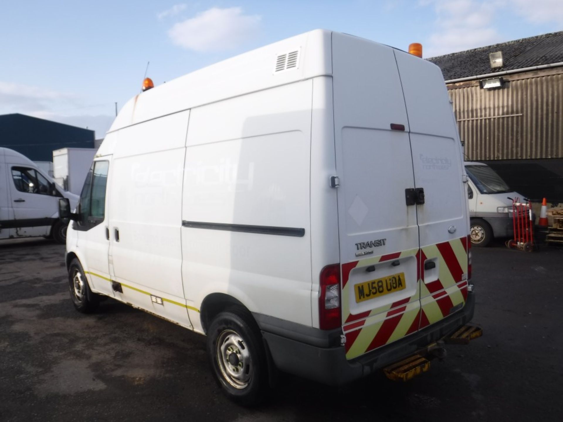 58 reg FORD TRANSIT 115 T350M RWD (DIRECT ELECTRICITY NW) 1ST REG 01/09, TEST 01/19, 83375M, V5 - Image 3 of 6