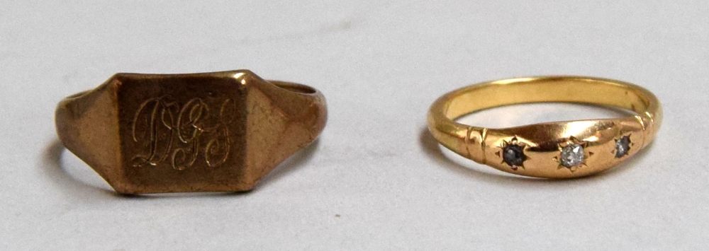 A 9ct gold ring bearing monogram 'D.G.S', size Q,weight 3.