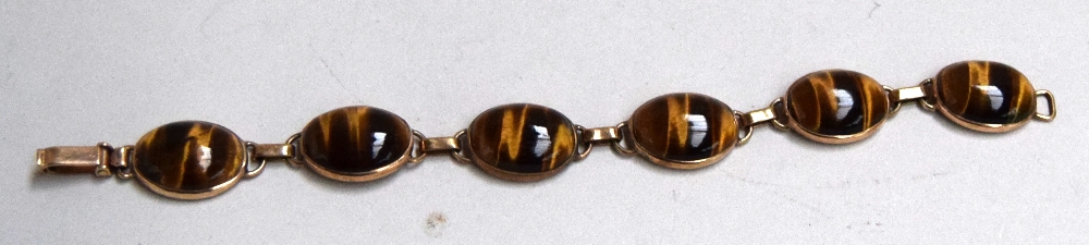 A 9ct gold link bracelet with tiger's eye stones of ovoid form 19cmL