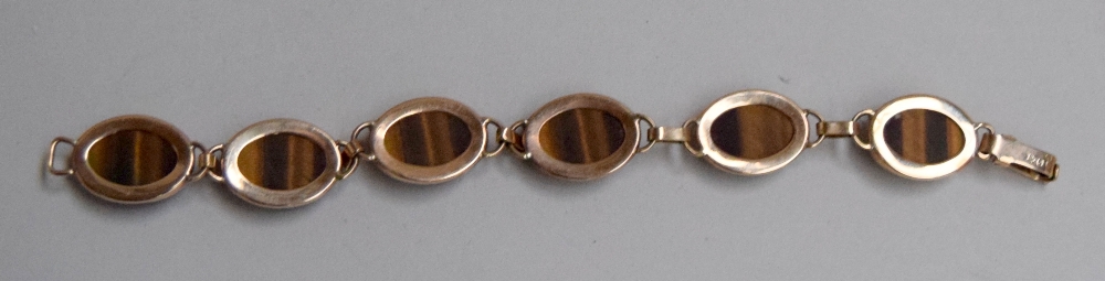 A 9ct gold link bracelet with tiger's eye stones of ovoid form 19cmL - Image 2 of 2