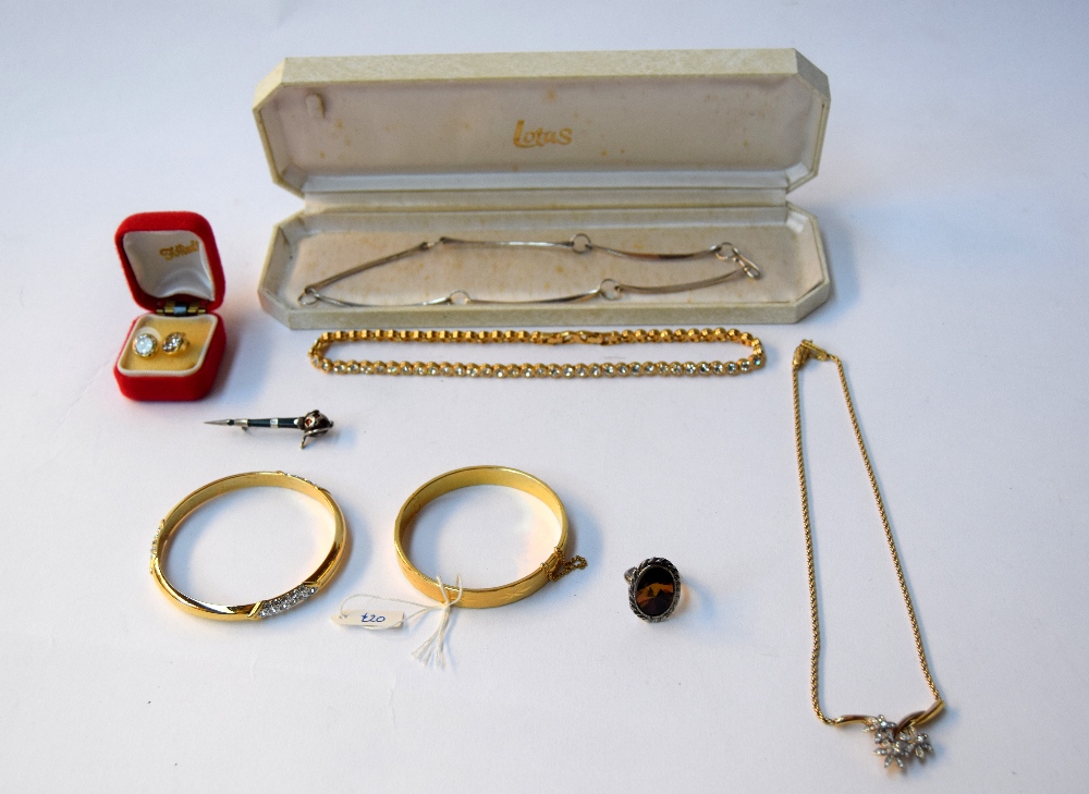 A selection of jewellery, to include a sterling silver necklace, two bangles, one marked 18K PGP,