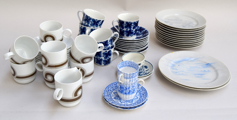 A mixed lot of ceramics to include Spode blue and white coffee cans and saucers,