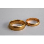 Two 9ct gold wedding bands,