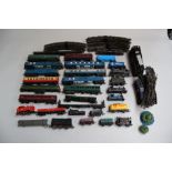 COLLECTION OF HORNBY/TRI-ANG/LIMA 00 GUAGE LOCOMOTIVES AND ACCESSORIES to include carriages,