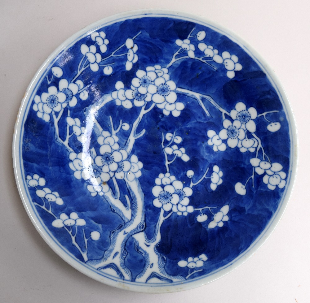 A Prunus blue and white Chinese plate, 27.