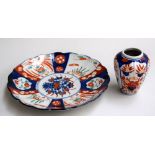 A small Japanese imari plate and vase, c.