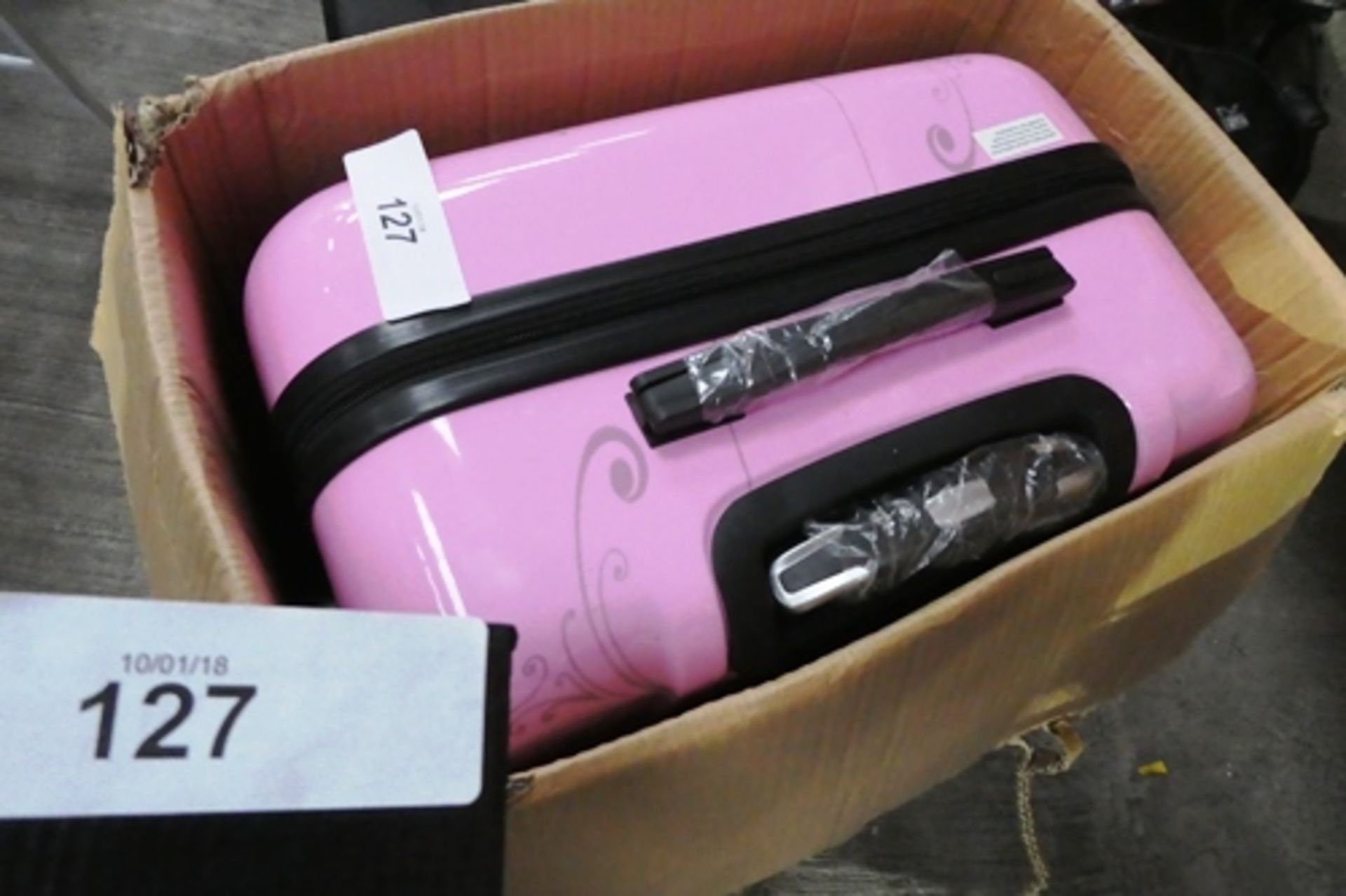 A pink butterfly design hard plastic travel case, 74ltr - New in box (bay 8)