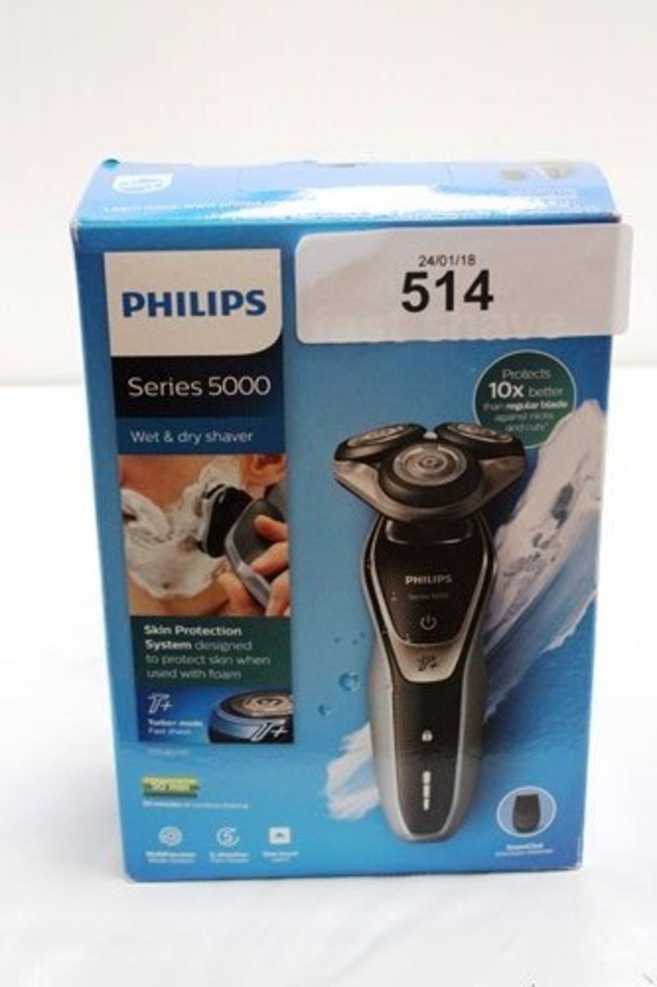 A Phillips series 5000 wet and dry shaver - New in box (C11)