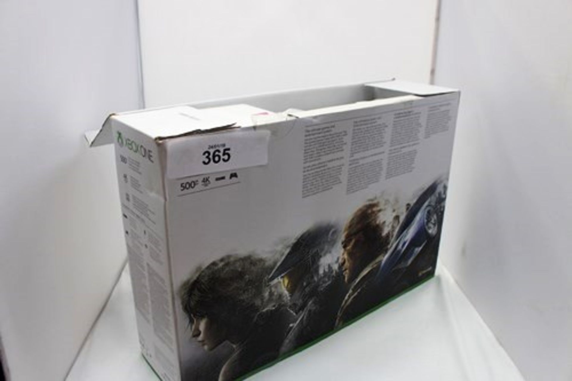 A white Xbox One 500gb - New in open box (C5)