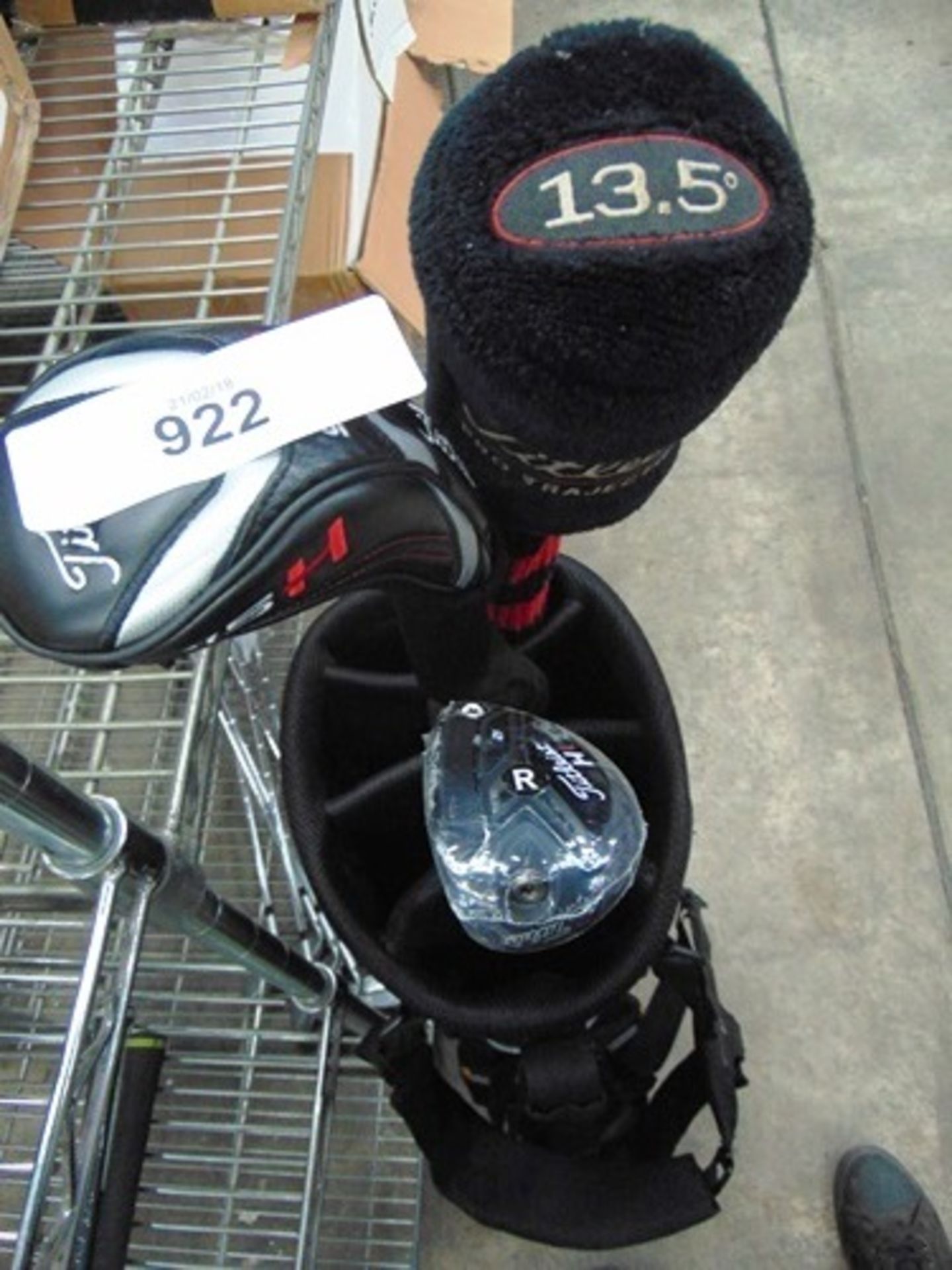 1 x Titleist H1 818 70R 21D club, new, 1 x Titleist H2 19° club, second-hand, 1 x Titleist Pro