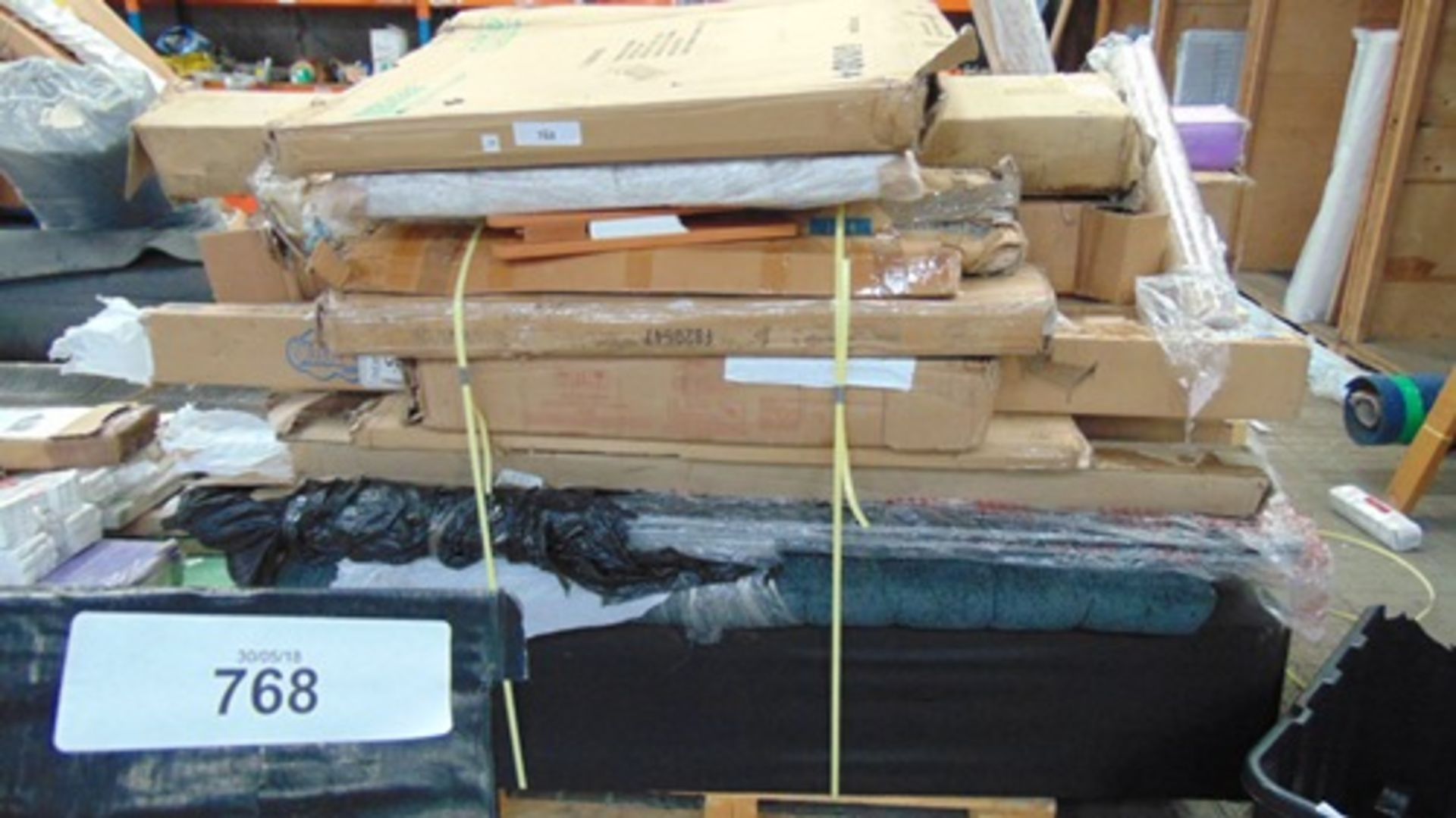 A pallet containing mainly incomplete bed parts - Condition - Mixed (Floor)