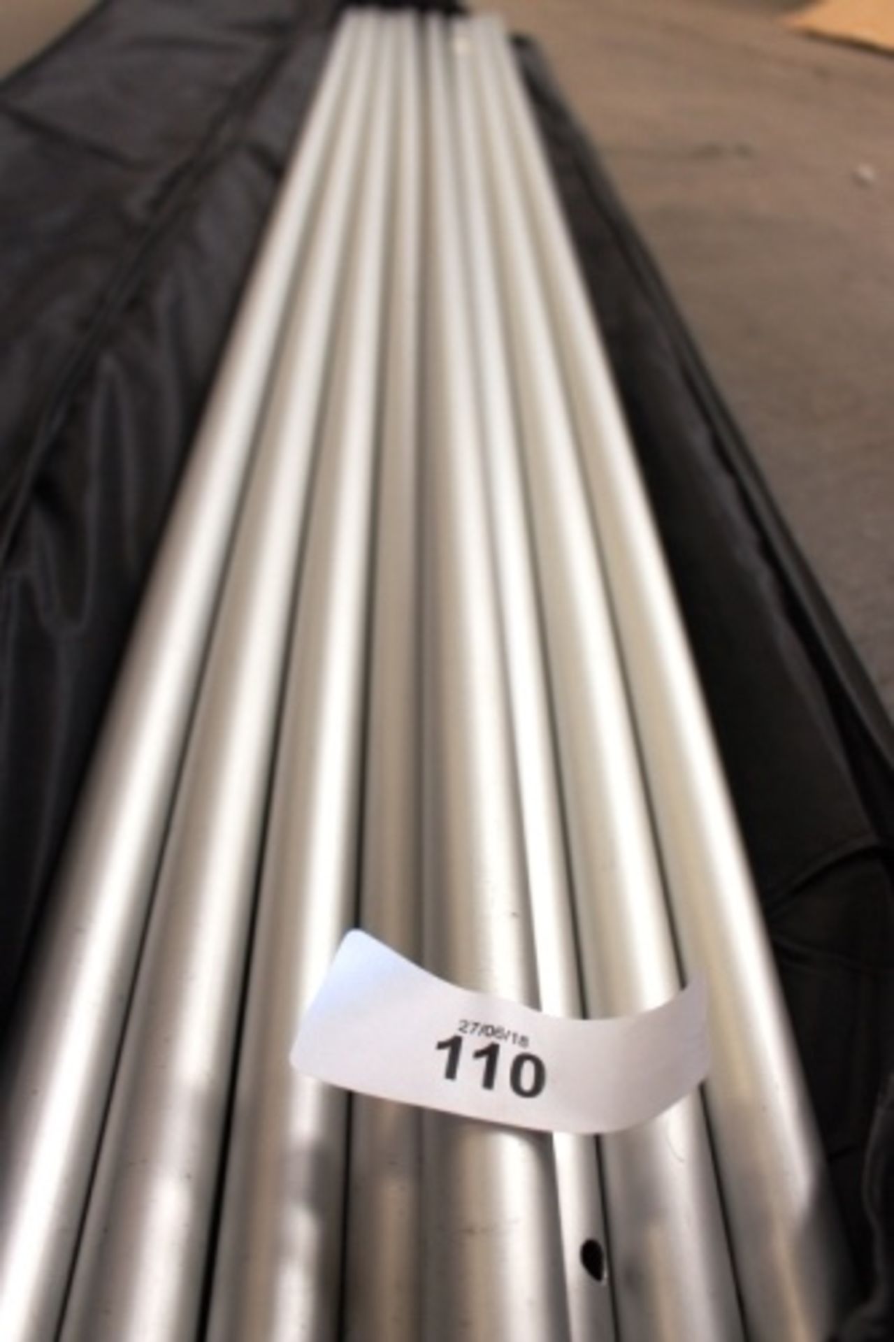 A bag of 8 unidentified aluminium tubes, 194cm long, 3cm diameter, 2mm thick - Second-hand (TC1