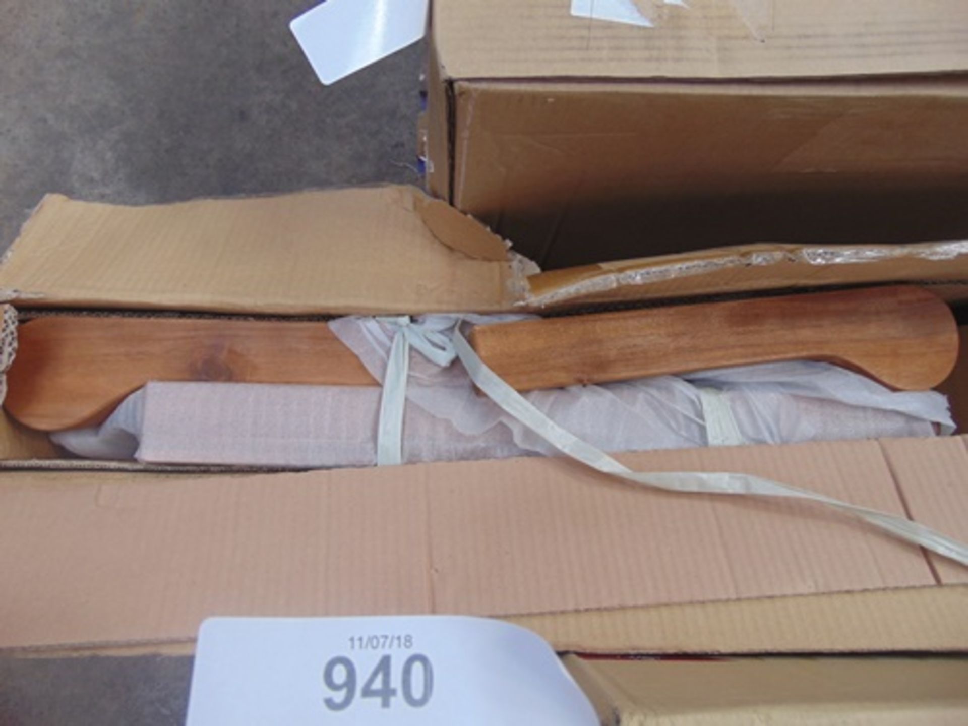 A box containing a reclining wooden chair - New (LR9)