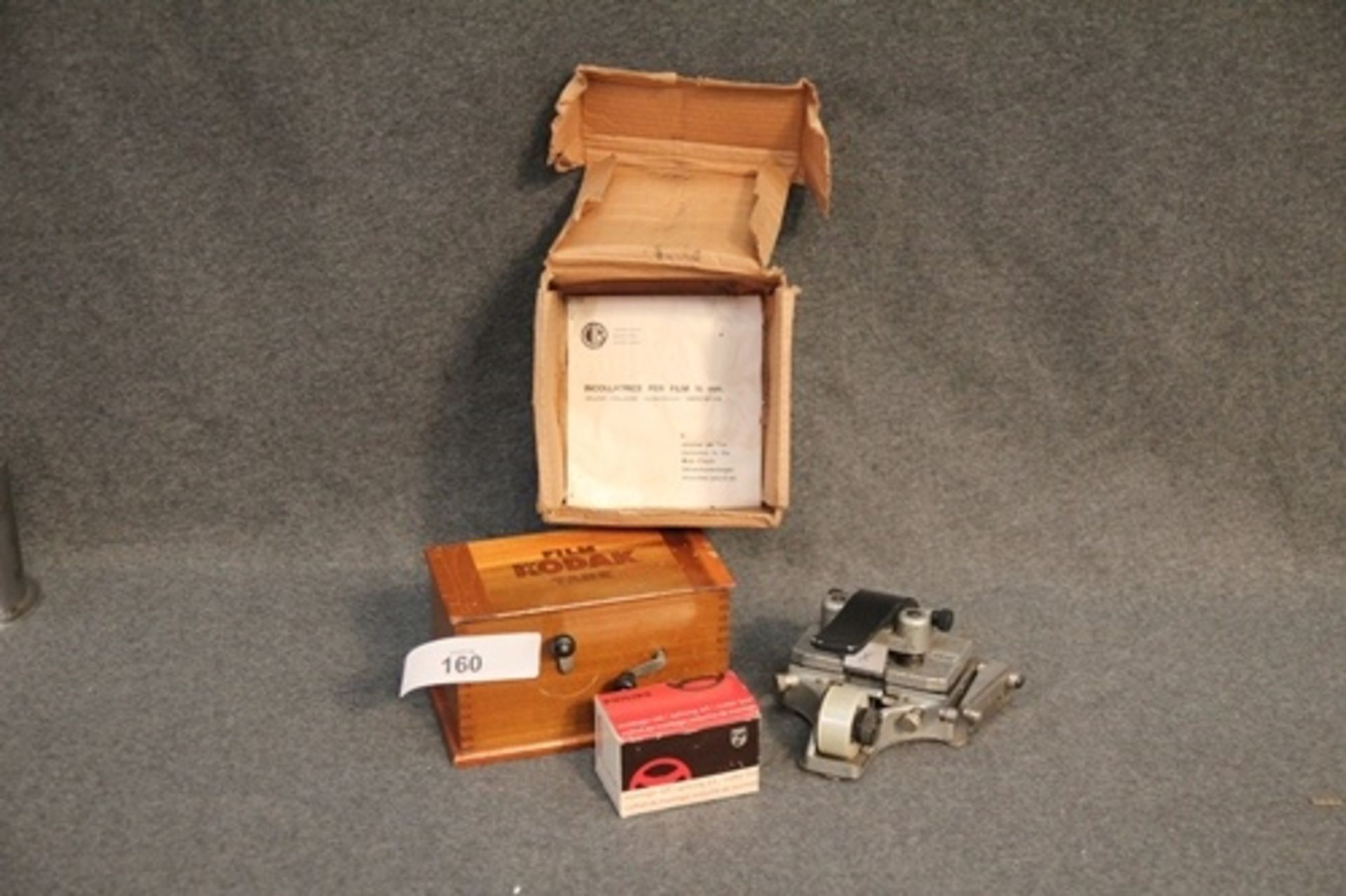 Cir splicer for 16mm film M3, organiser box, Philips EL1901/50 splicing kit and Kodak wooden film