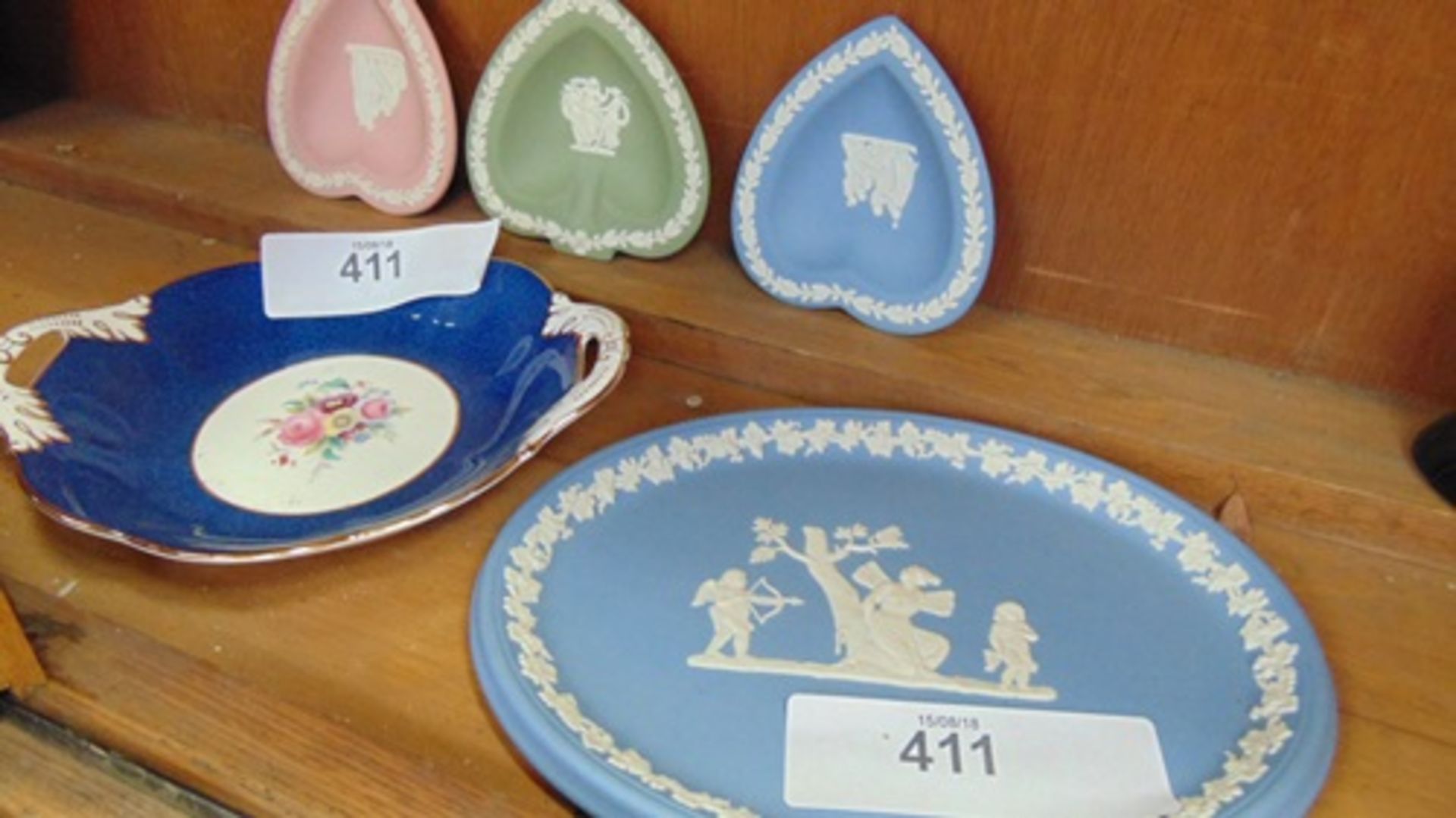 4 x Wedgwood pieces comprising blue and white oval tray 25 x 19cm, 3 x heart shaped pin trays 12 x