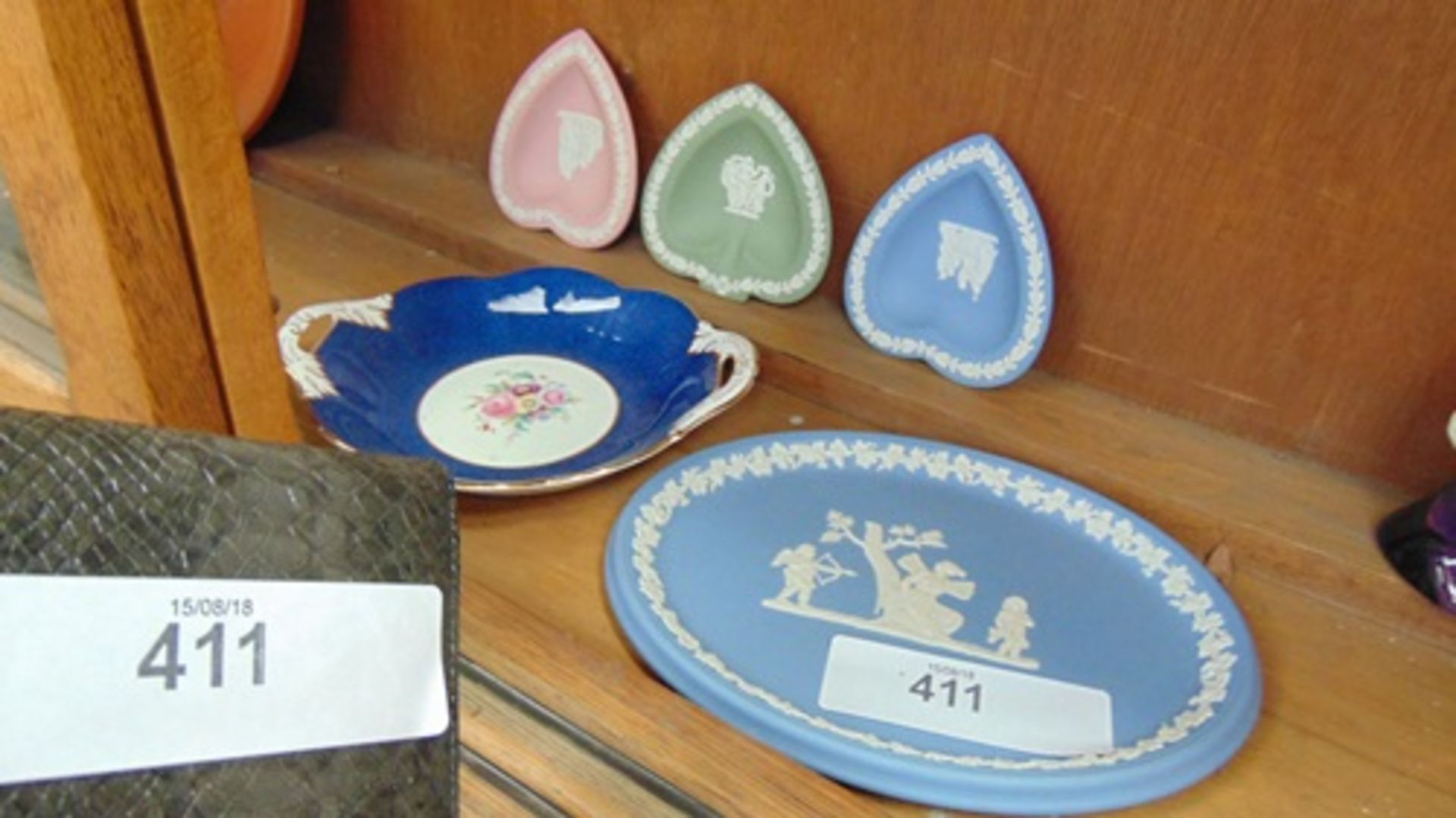 4 x Wedgwood pieces comprising blue and white oval tray 25 x 19cm, 3 x heart shaped pin trays 12 x - Image 2 of 2