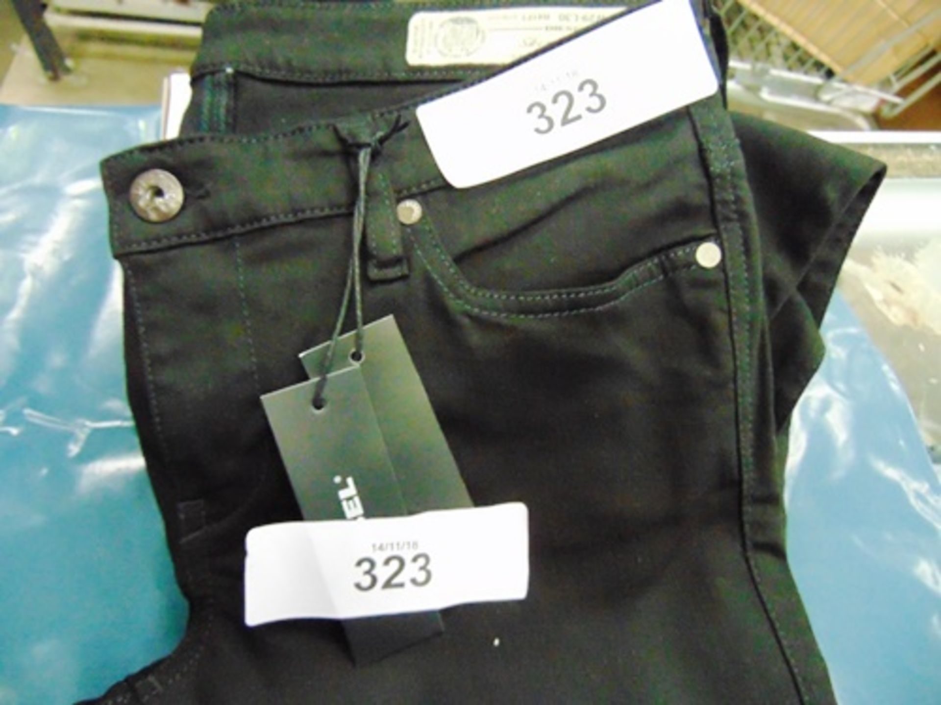 1 x pair of Diesel skinzee low, L.30 trousers, size 29, length 30, RRP £80 - New with tags (CC1)