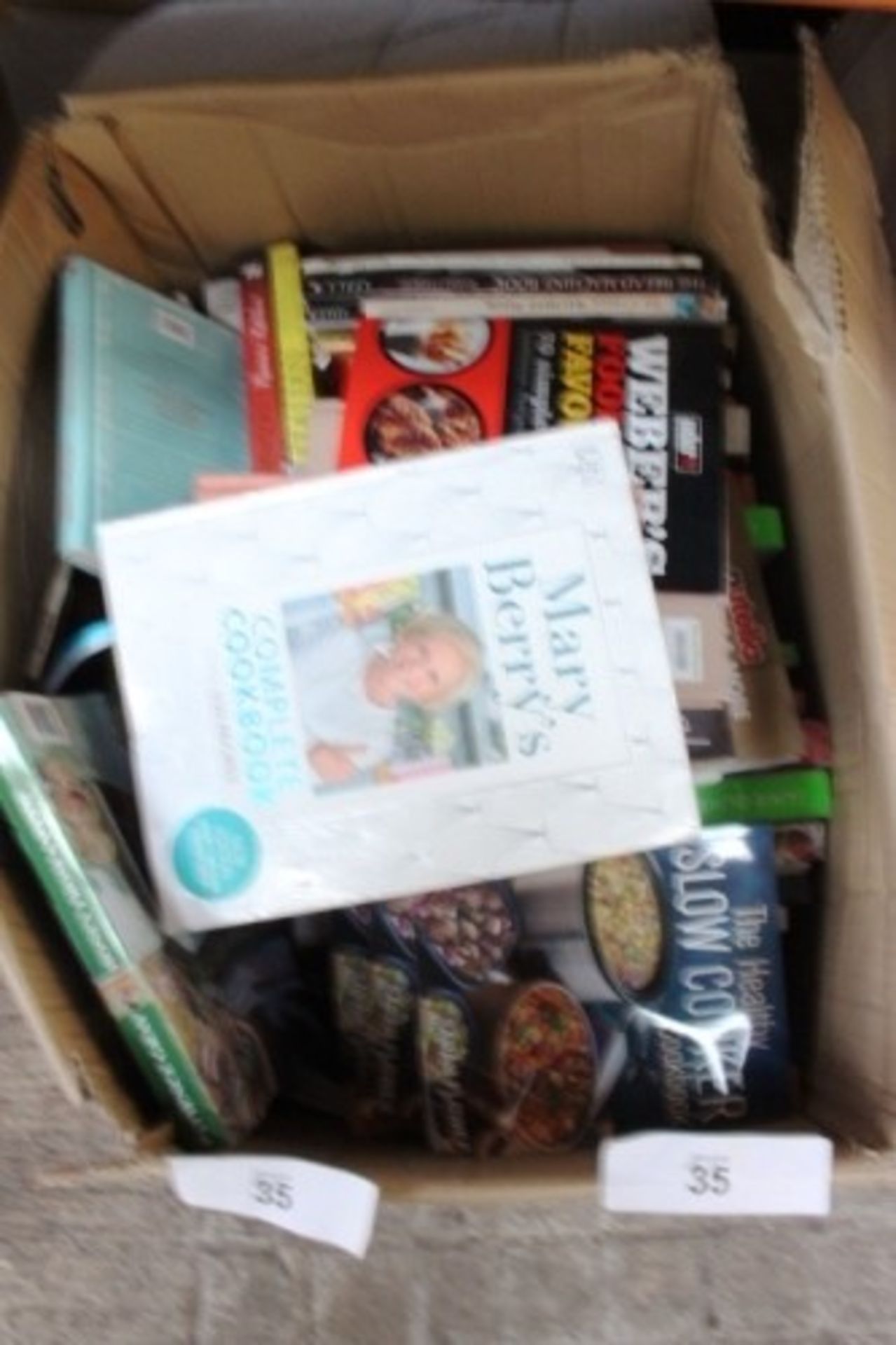 A quantity of assorted cookery books including Mary Berry - Second hand (27)