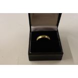 A 9ct gold wedding band