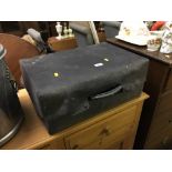 An early 20th Century travelling vanity case with