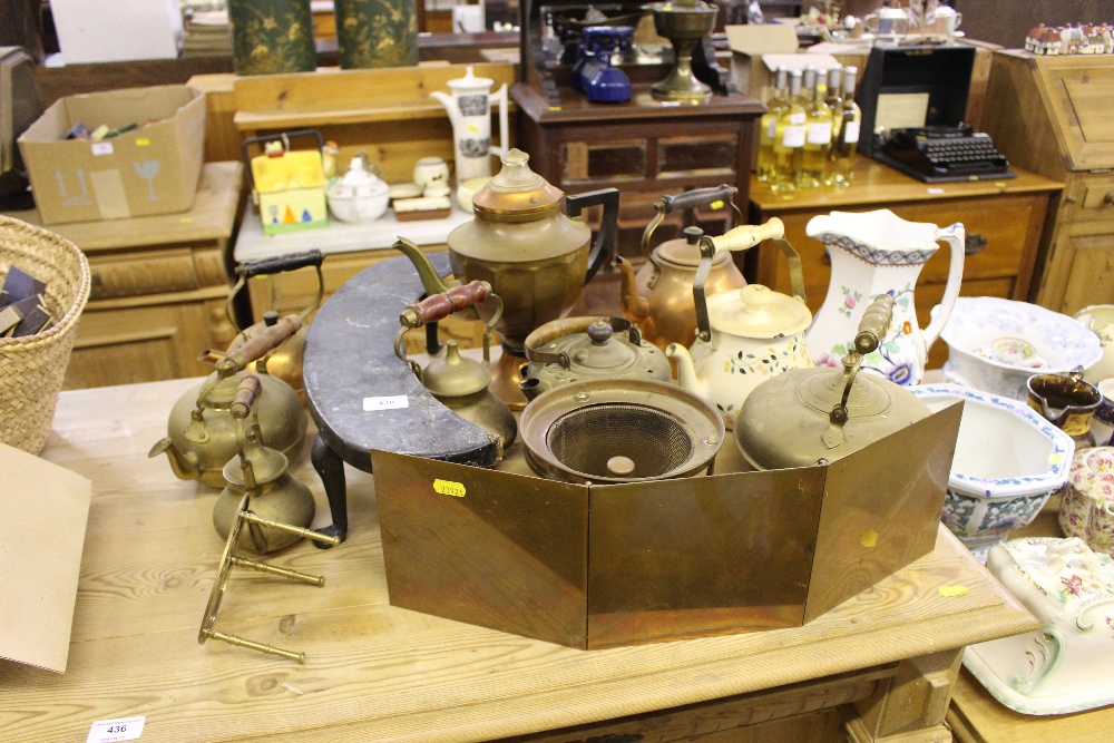 A quantity of various brass and copperware to incl