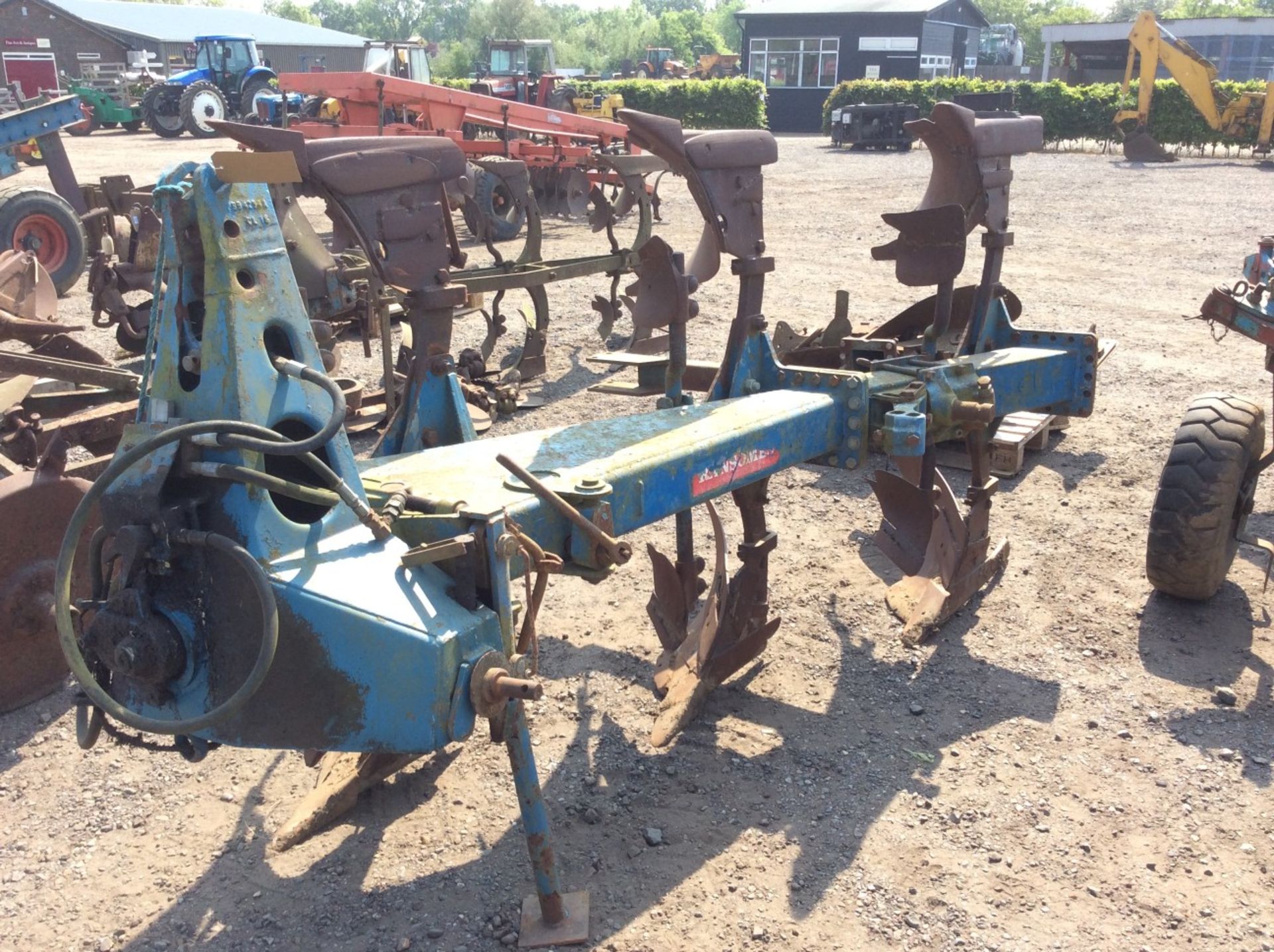 Ransomes 300 series 3F reversible plough. With fourth furrow for spares. - Image 3 of 3