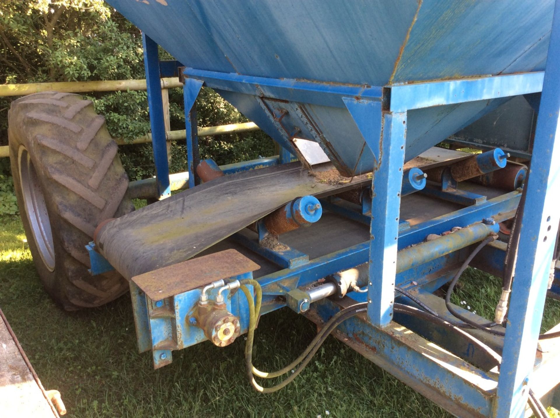 Single axle c. 4T stone cart. With hydraulic driven/ position belt. - Image 2 of 5