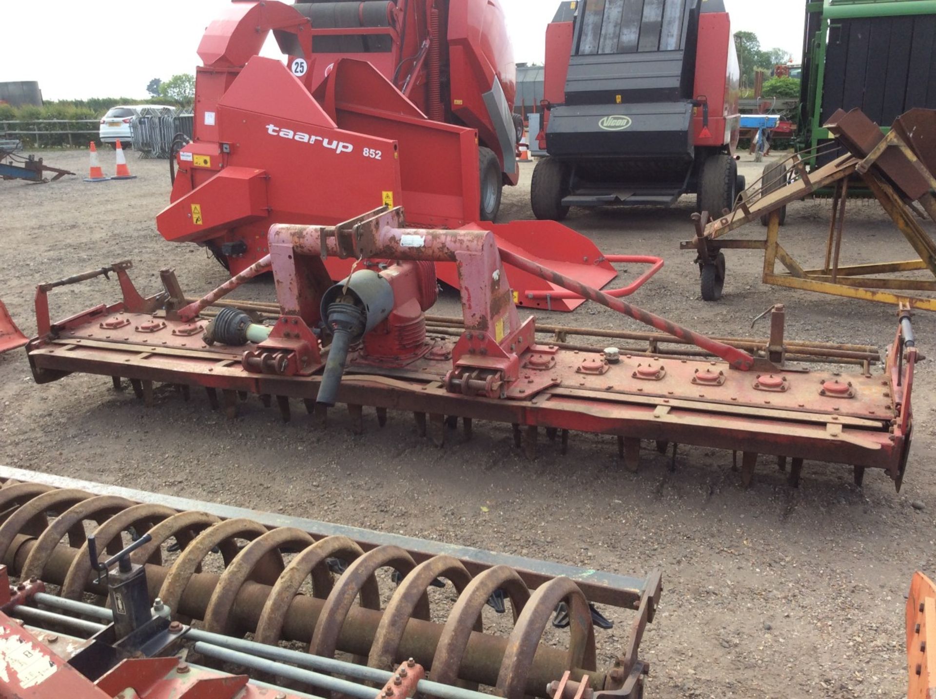 Rotomec 4m power harrow with crumbler. - Image 4 of 4