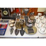 A quantity of various metalware to include two fla
