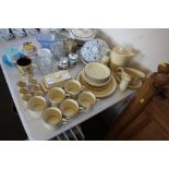 A quantity of Poole dinnerware