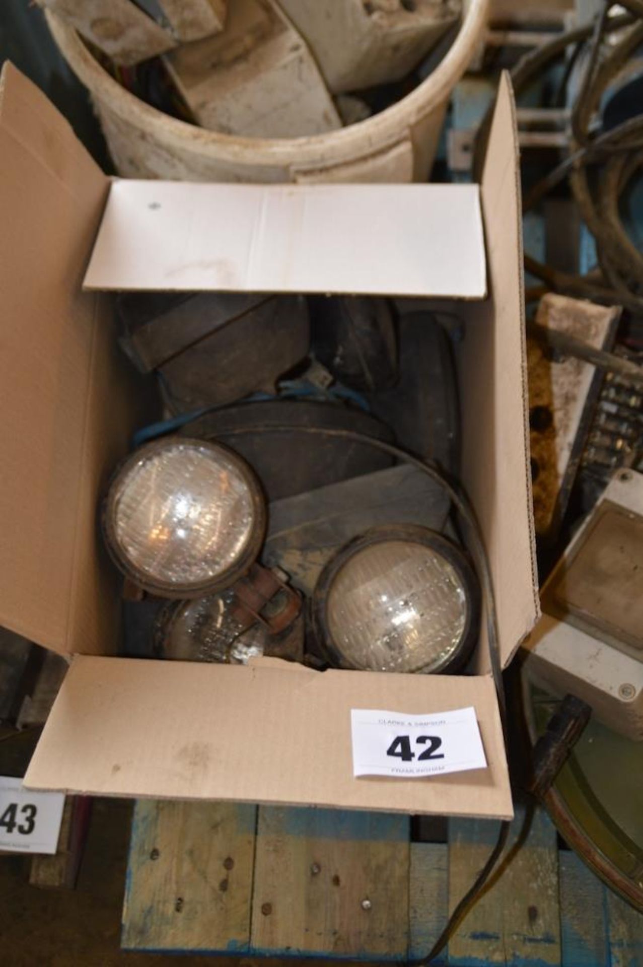 Quantity of vehicle lights.