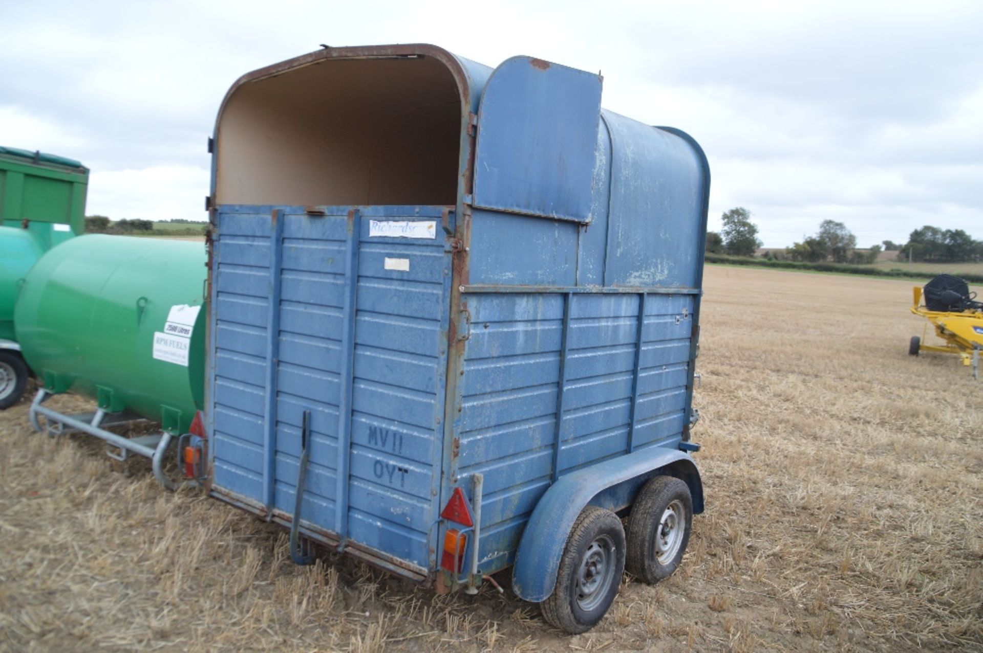 Richardson twin axle two horse horsebox. With front and rear unload and partition. - Image 2 of 2