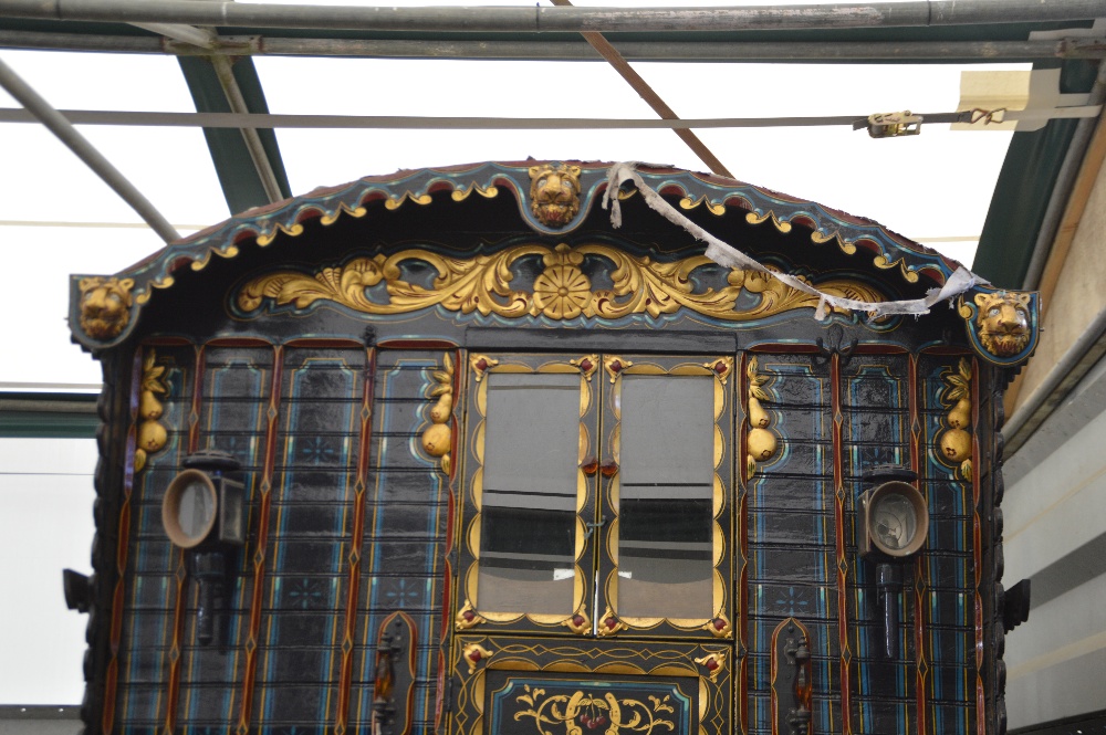 A Gypsy wagon ledge van. Fine example with angel lamp. Comes with shafts, with unique off set door, - Image 6 of 14