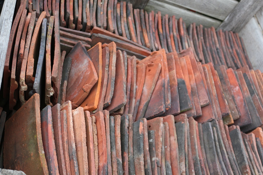 A large quantity of re-claimed peg tiles, in box - Image 3 of 3