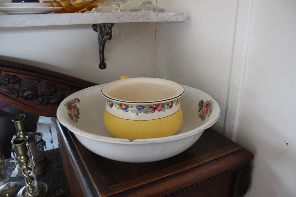 A blue and white china toilet jug and basin, a flo - Image 2 of 2