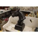 A cast metal bust of a horse (64)