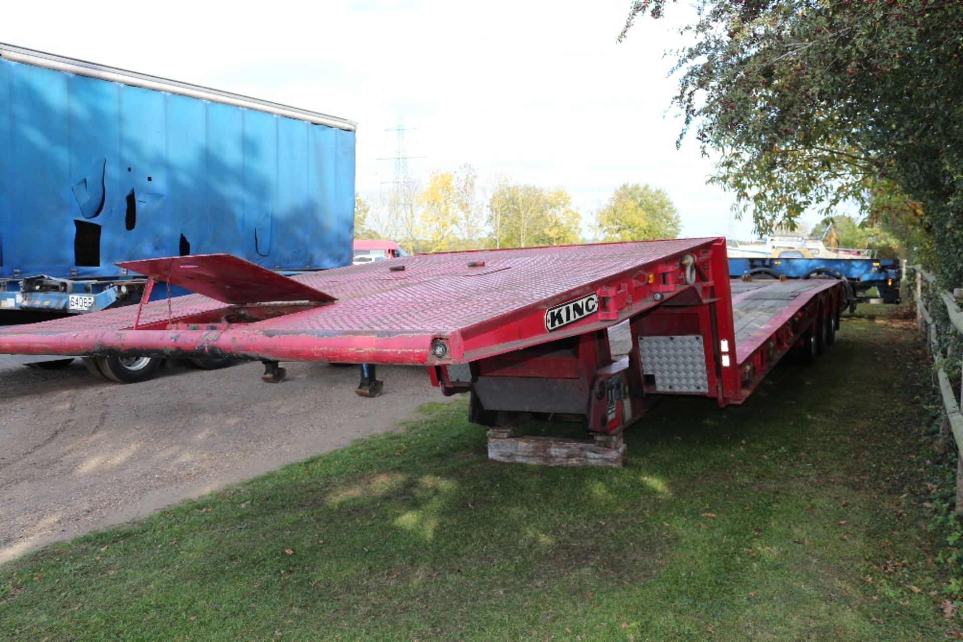 King folding neck tri-axle low loader. 1991. With - Image 2 of 5