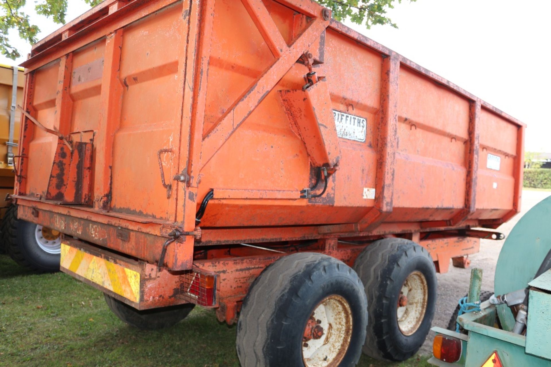 Griffiths 10T twin axle tipping trailer. With hydraulic tailgate. - Image 4 of 4