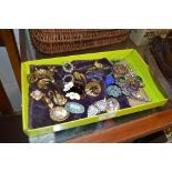 A tray of costume brooches