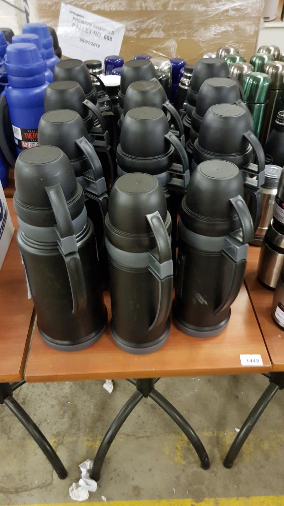 Contents of table – Approx (12x) large thermos flasks – as seen