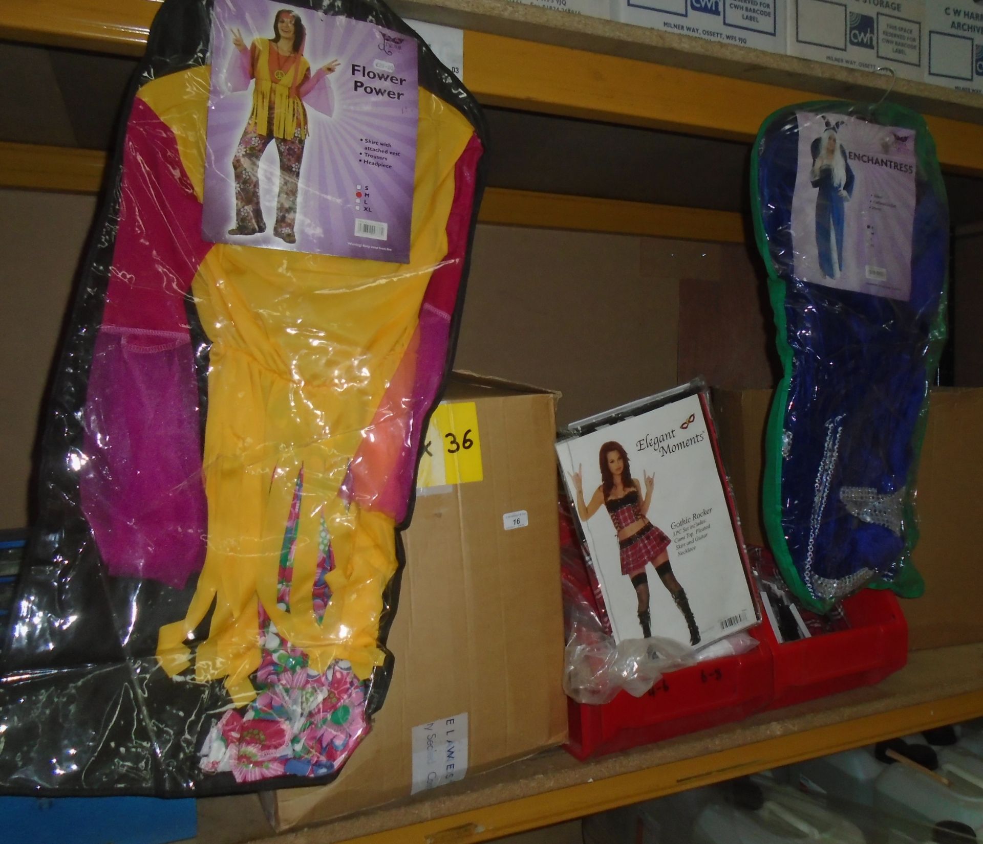 Contents to bay - large quantity of assorted fancy dress items