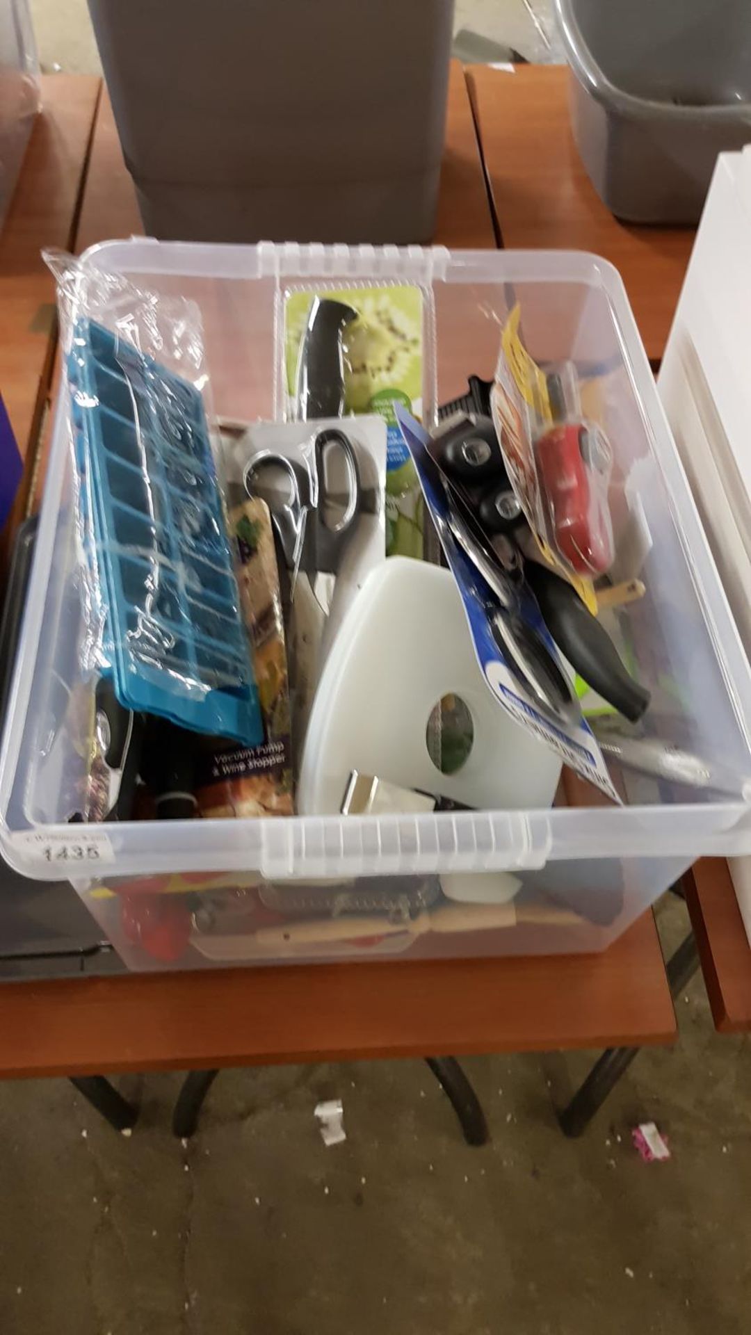 Contents of Box – Mixed Kitchen Goods