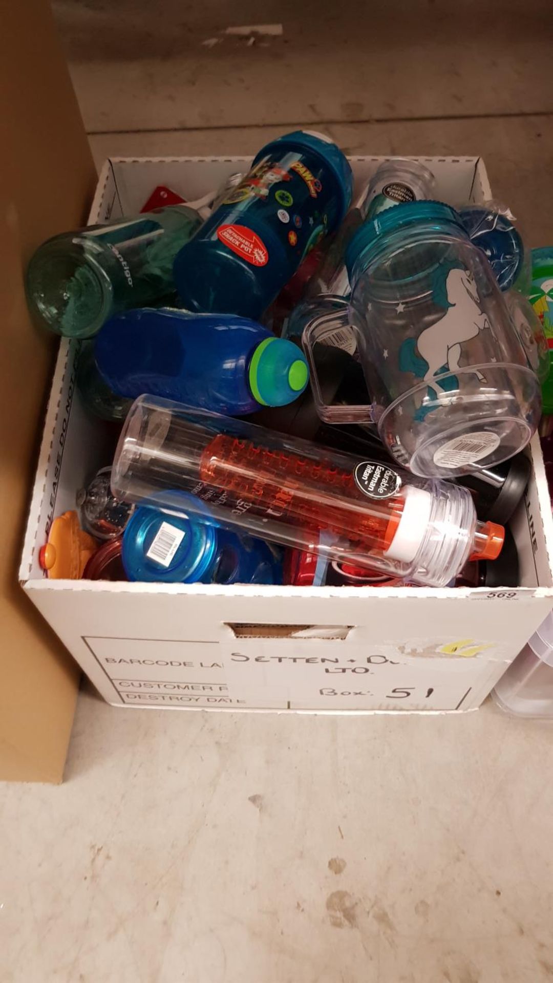 Contents of Box – mixed plastic drinking vessels