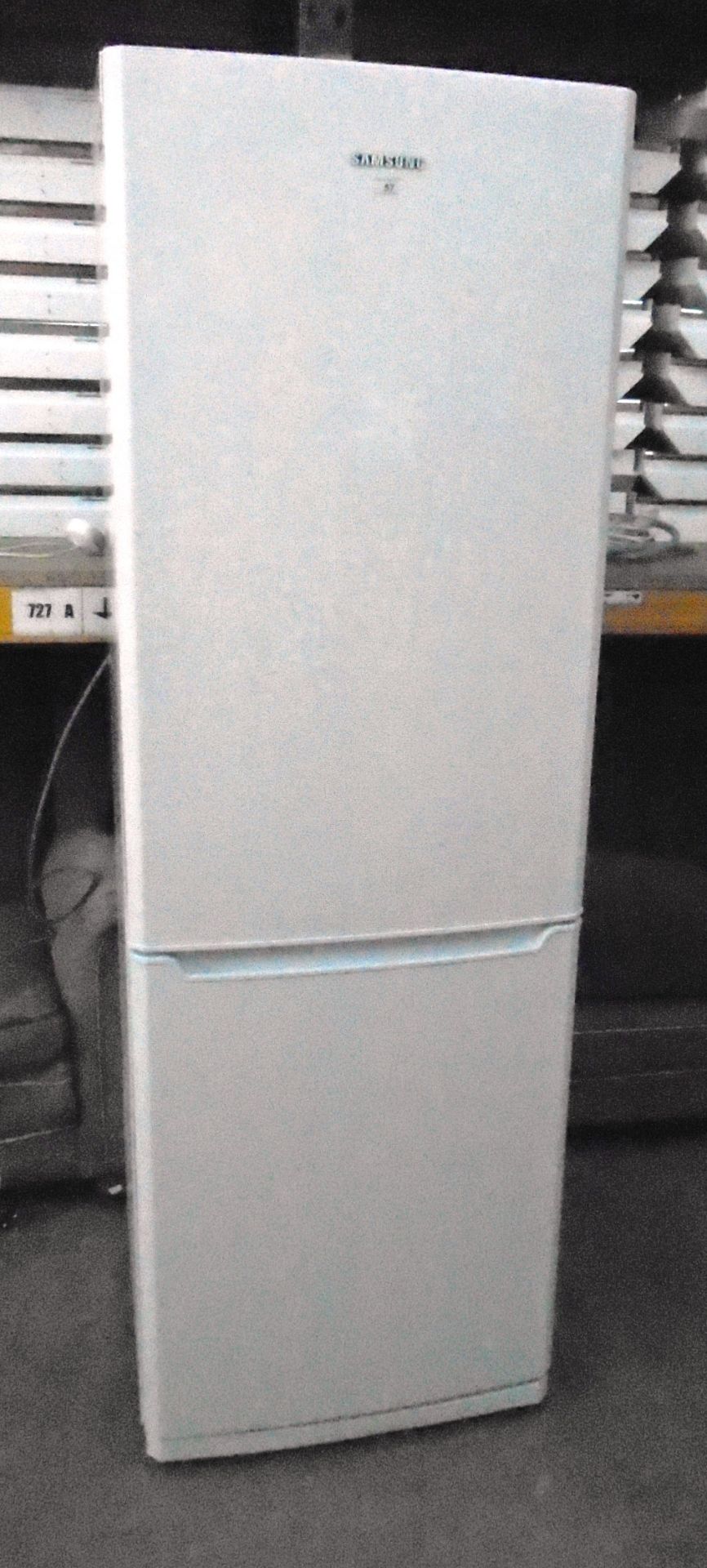 A Samsung RL-385BSW white upright fridge/freezer