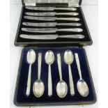 A set of 6 silver teaspoons, Sheffield 1945, in fitted case [total approximate weight 2.