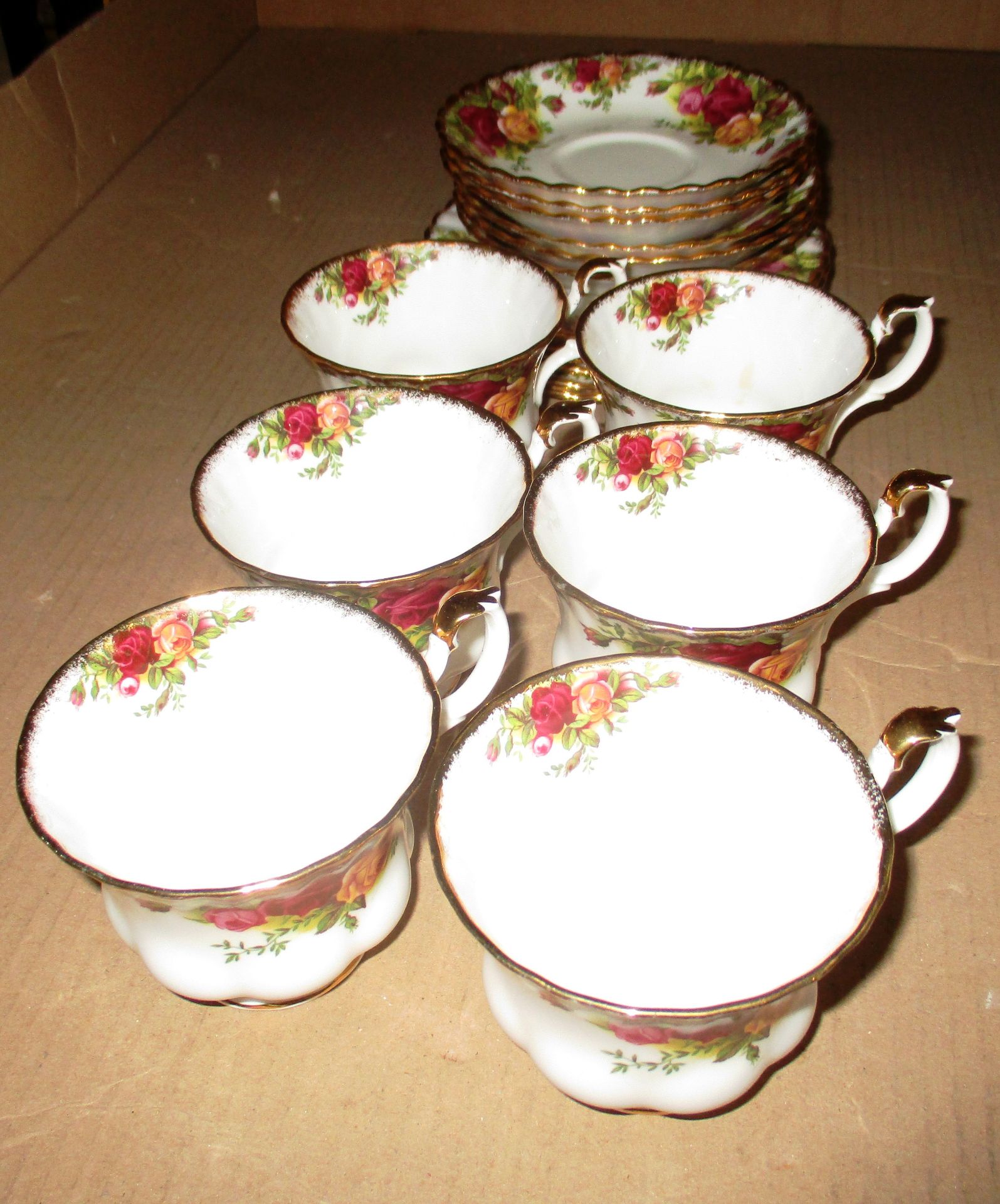 18 x piece Royal Albert "Old Country Rose" patterned tea service