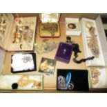 Contents to tray - quantity of assorted costume jewellery including simulated pearls, chains,