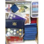 Contents to tray - various coin sets including Deluxe Proof Collection 2000, South Africa, U.K.