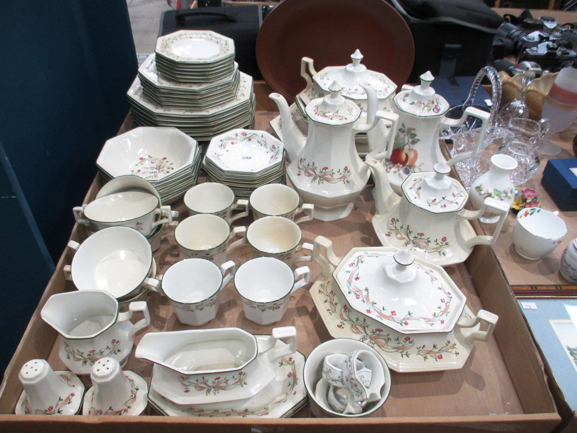 70 x piece Johnson Brothers 'Eternal Beau' patterned tea/dinner service